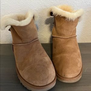 Woman’s UGG boots size 8. Slightly used but still in great condition